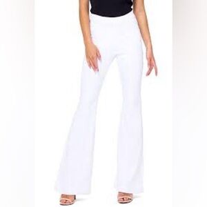 NWT; CELLO Mid Rise Pull On Flare White Jeans⚪️